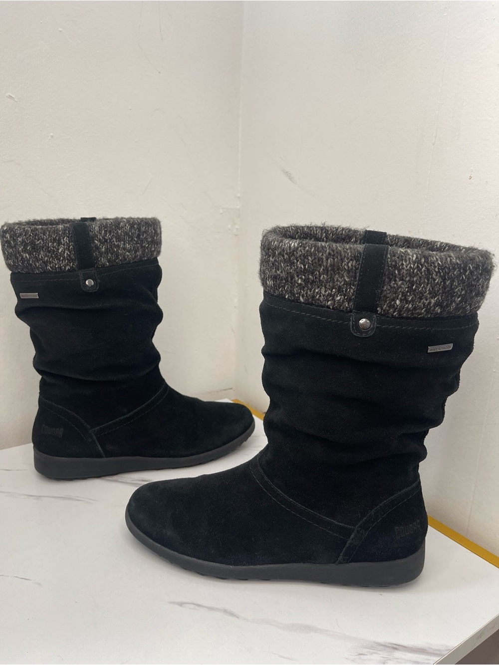 Cougar Vienna Waterproof Snow Boots Women's 9M Mid Calf Rround Toe Suede Black